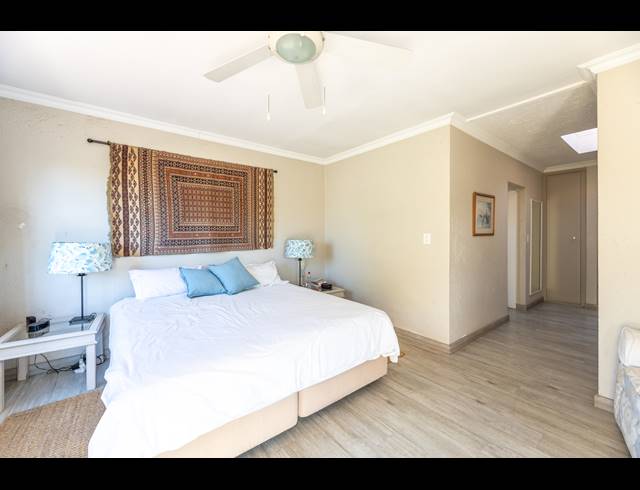 4 BEDROOM HOUSE FOR SALE IN LONEHILL